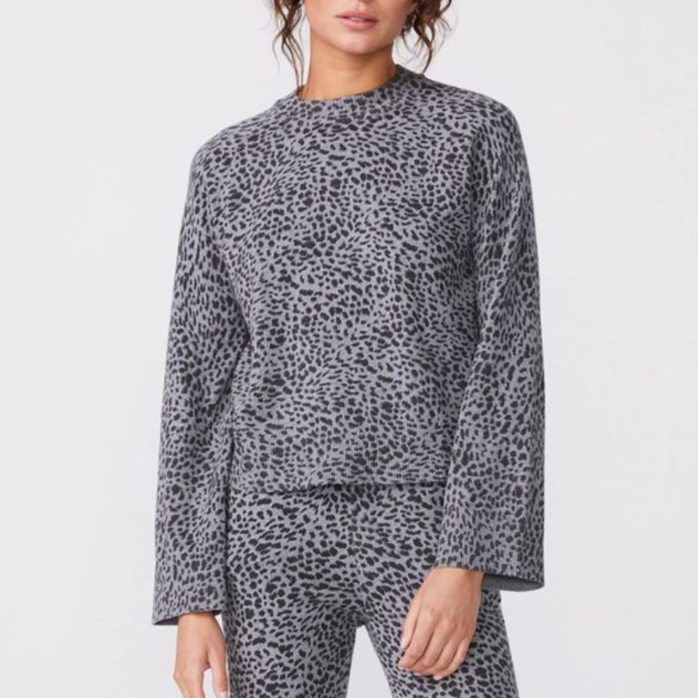 NWT Monrow Cashmere Blend Sporty Sweater Leopard Print Size M Medium